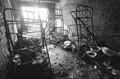 上海商学院宿舍楼失火4名女生跳楼身亡_【综