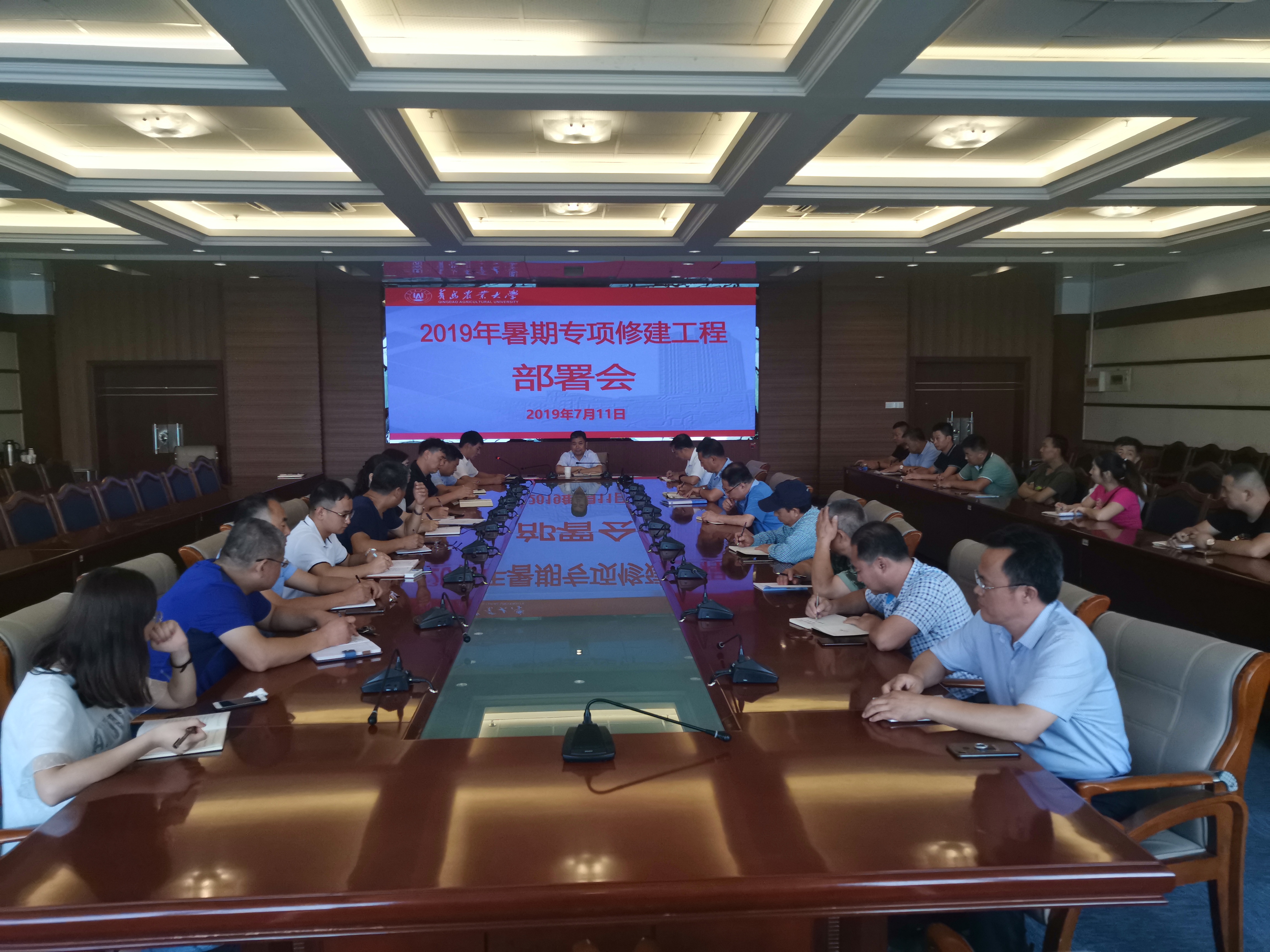 驻校省政协委员杨明参加省政协十二届三次会议