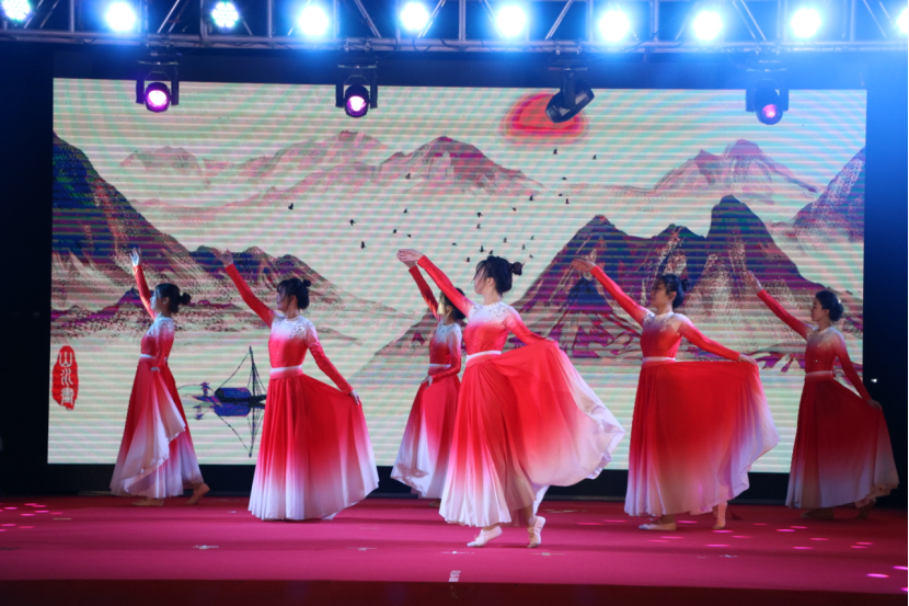 草原情歌天后乌兰托娅携新歌《打个中国结》为祖国加油！