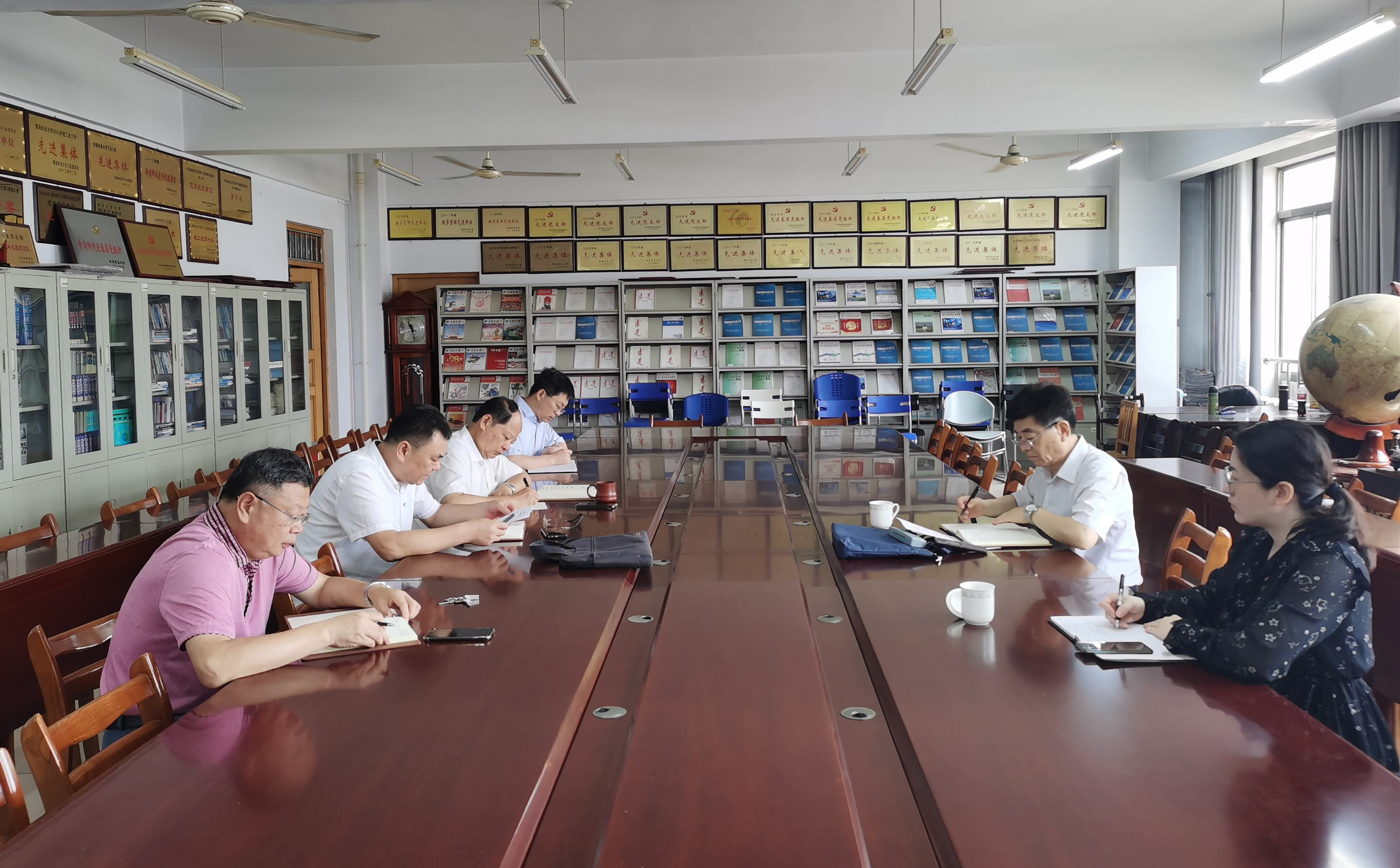 我校组织研究生教学管理人员到清华大学参观学习