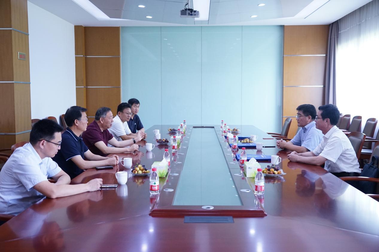 校党委副书记单连岱赴潍坊、淄博走访看望校