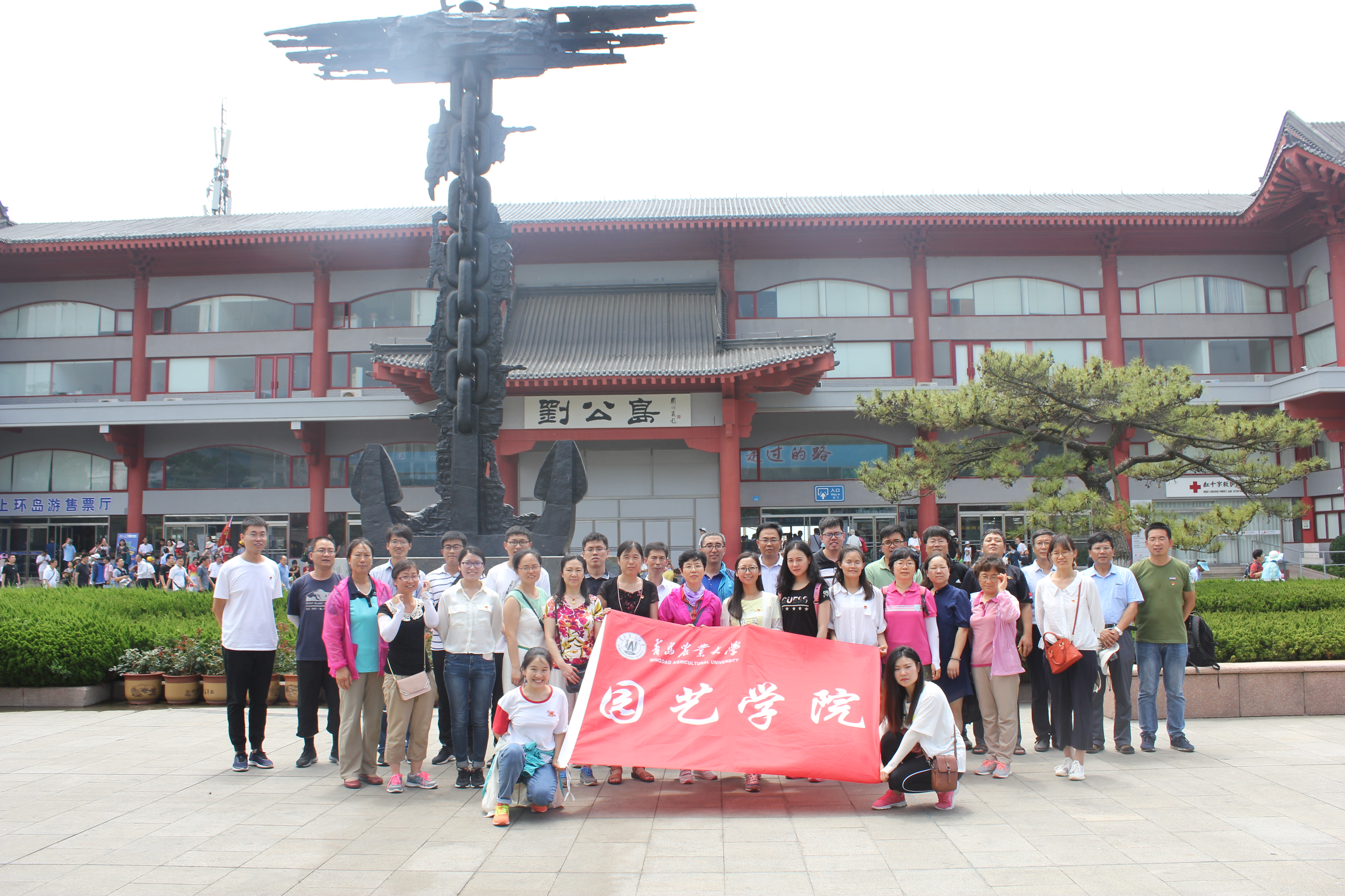 垂杨柳中心小学师生参加潘家园第十四届全国红色收藏展