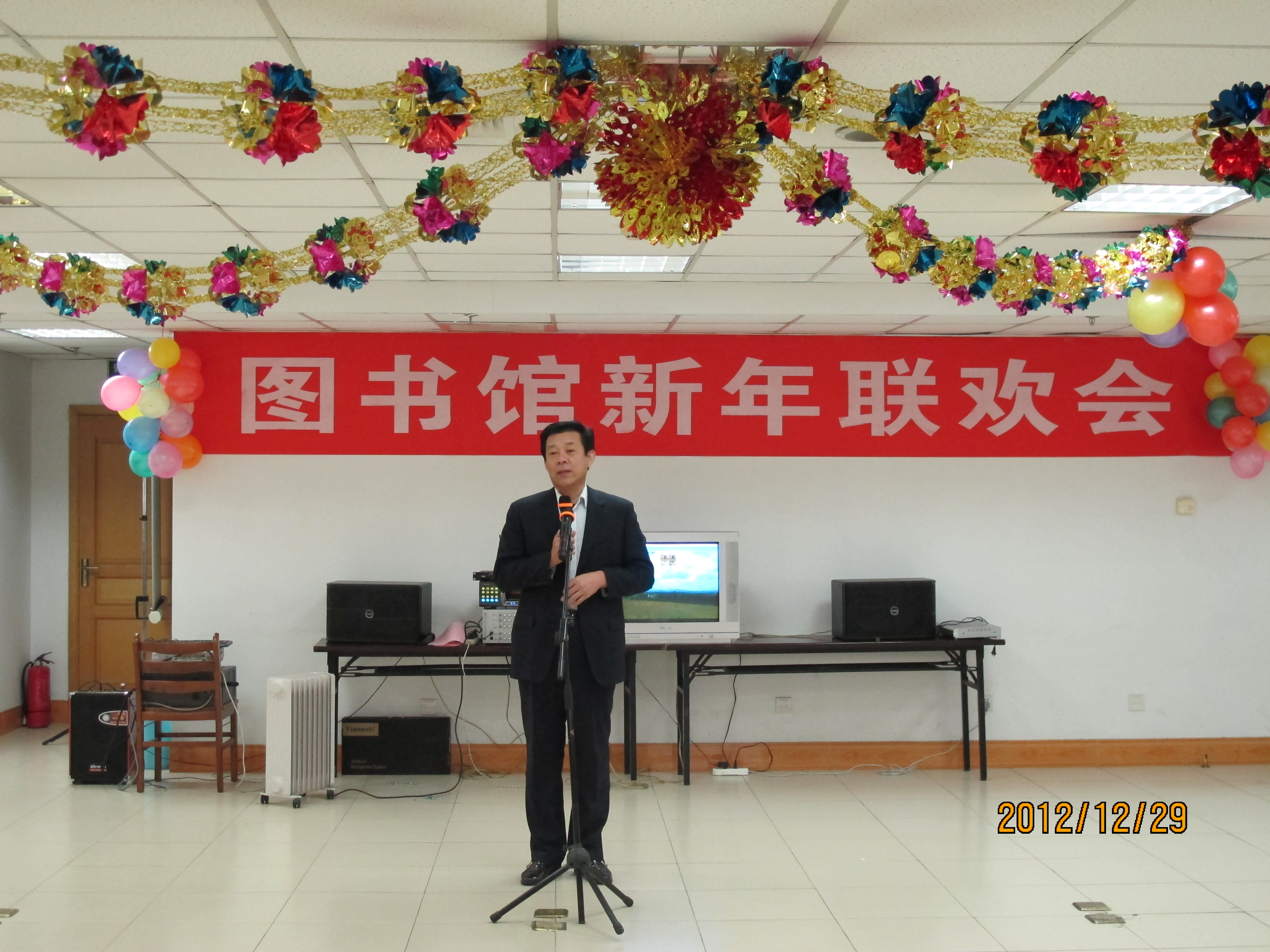 校党委副书记张铭锦致辞