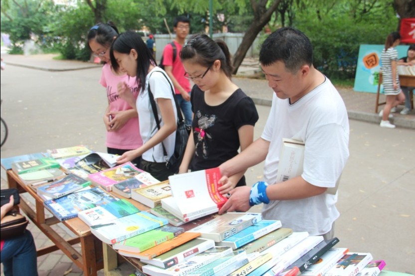 大学图书漂流活动图片