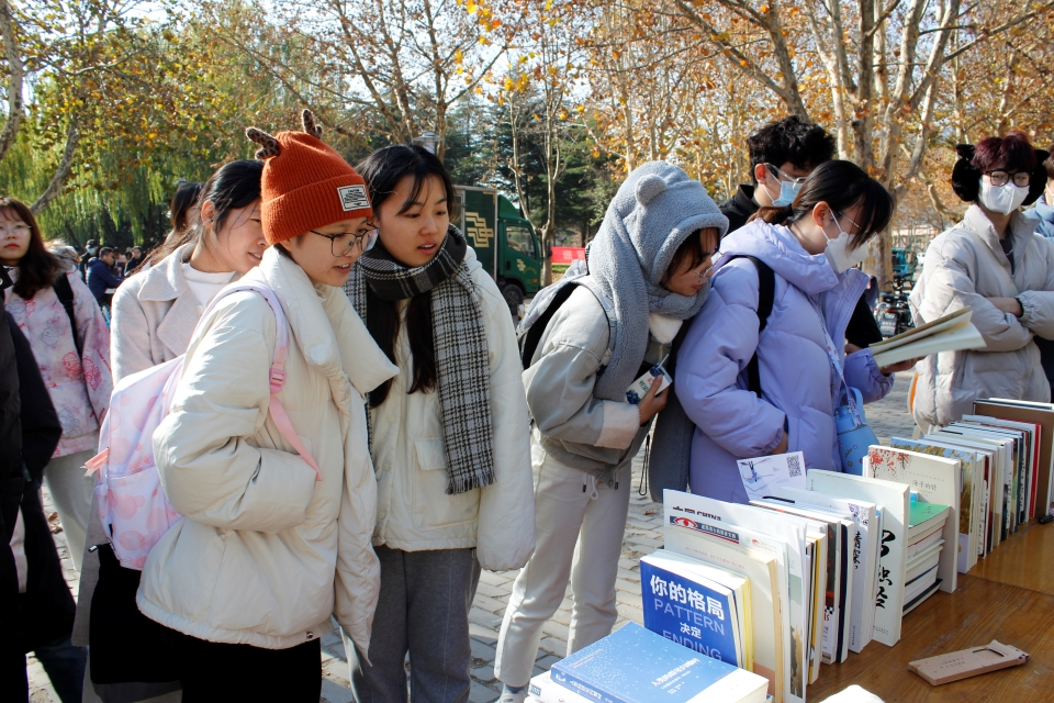 大学图书漂流活动图片