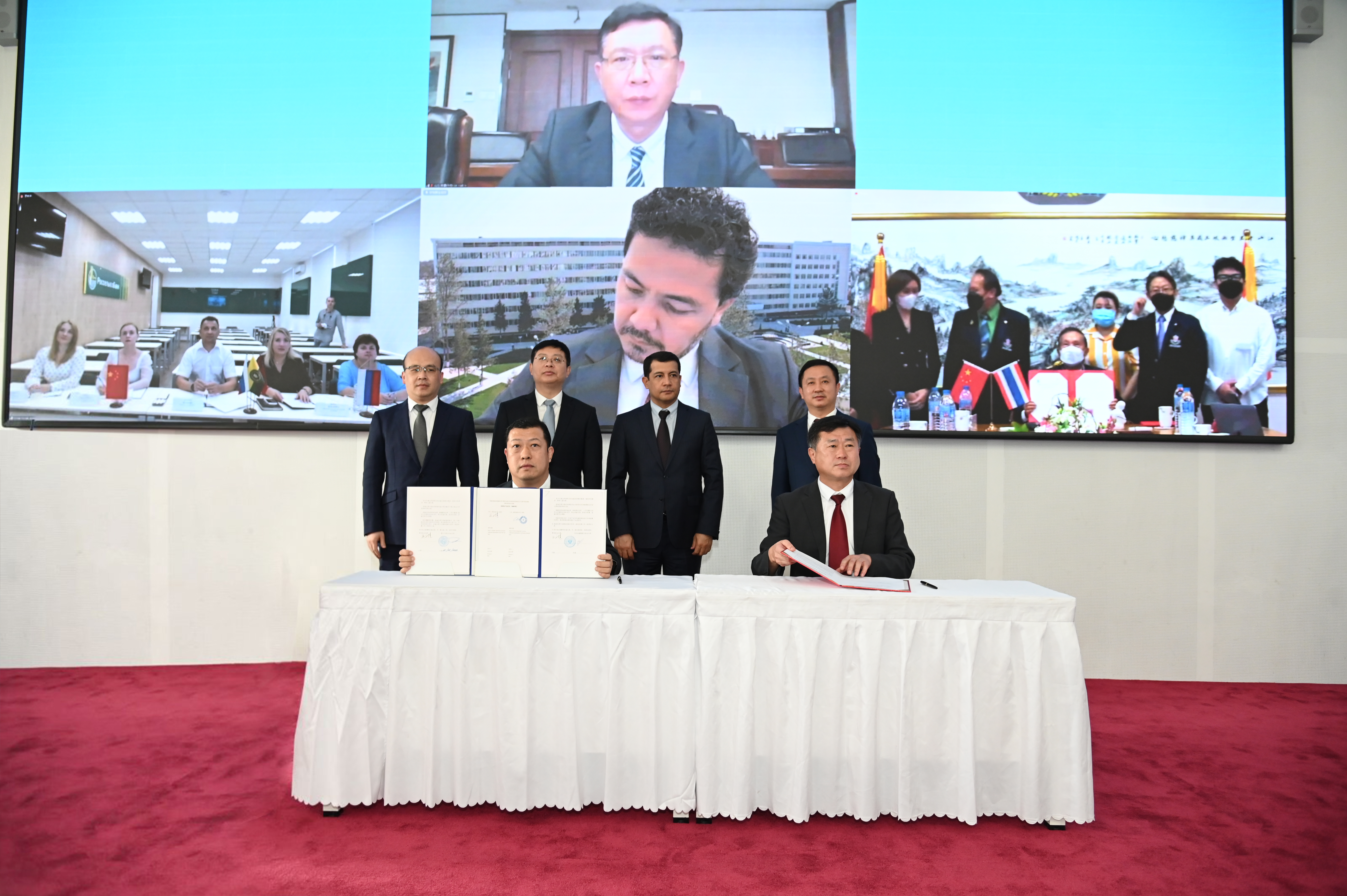 学校参加上合组织国家扶贫培训班开班仪式