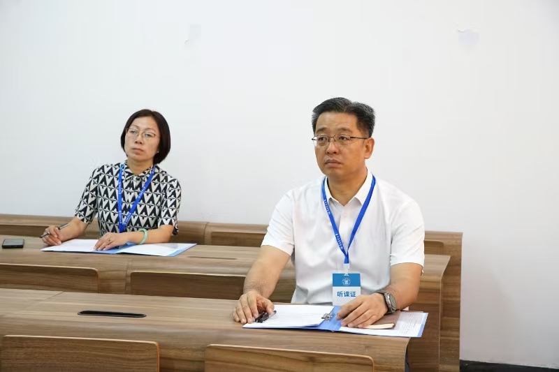 开启新学期！校领导深入课堂听课调研