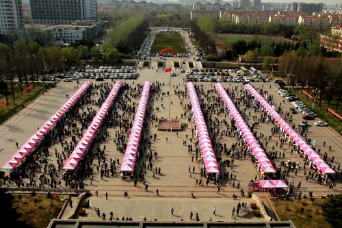 2018届毕业生供需见面会在我校举行（组图）