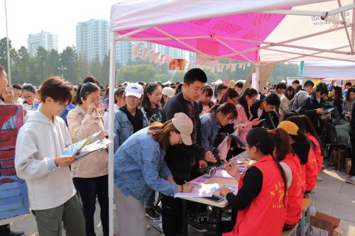 2018学生社团纳新现场图集